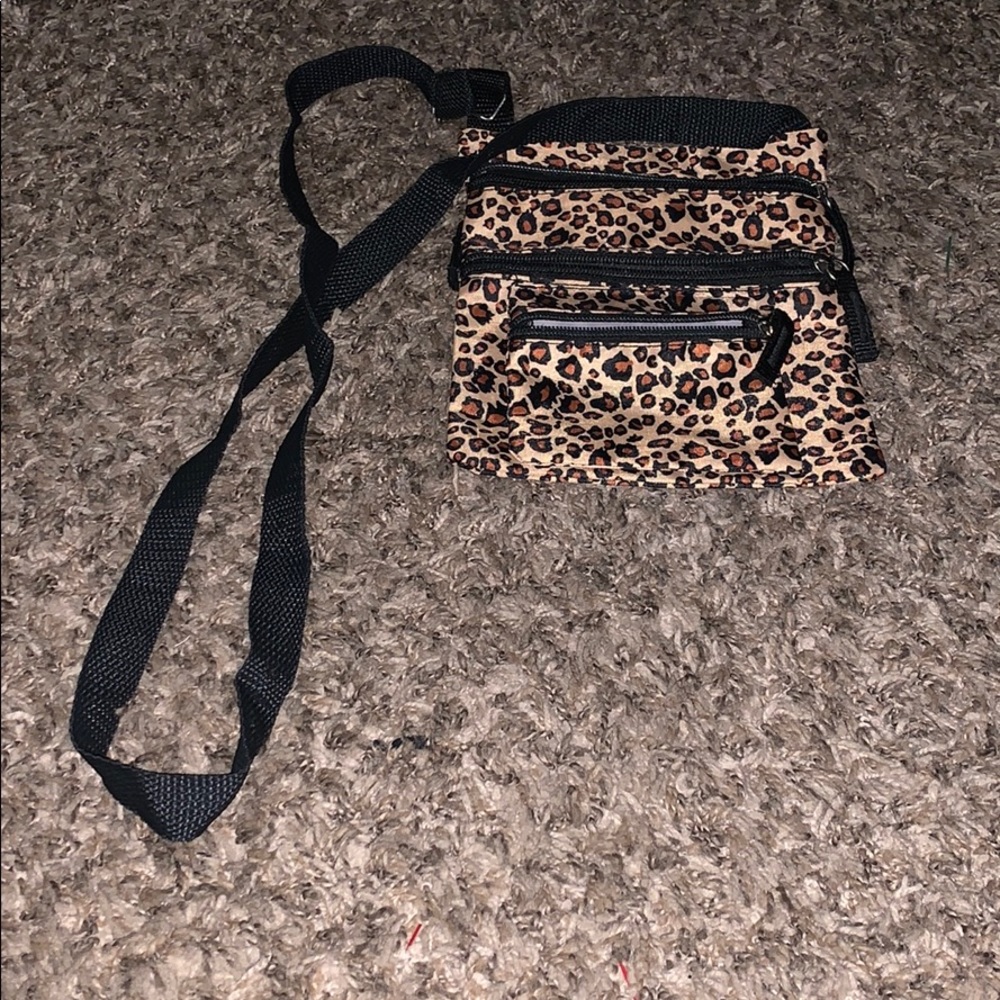 Cross body cheetah bag great to travel with